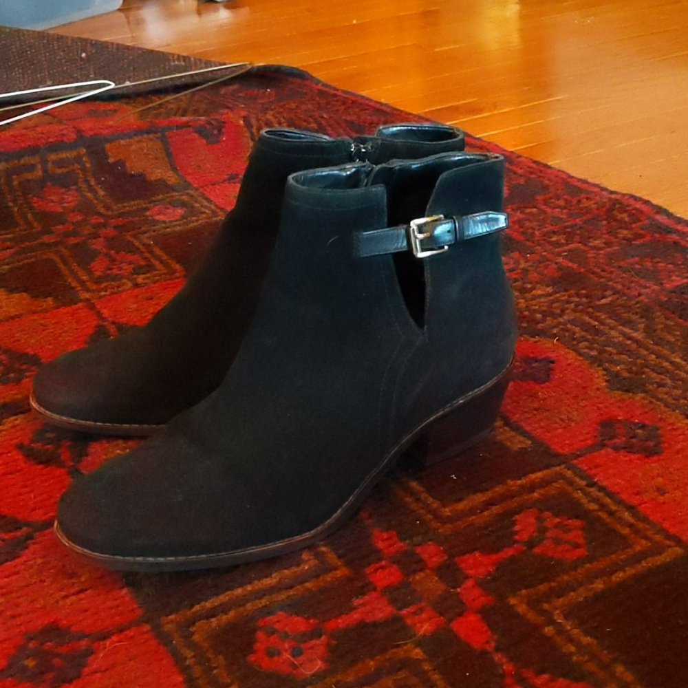 Cole has boots - Picture 3 of 6